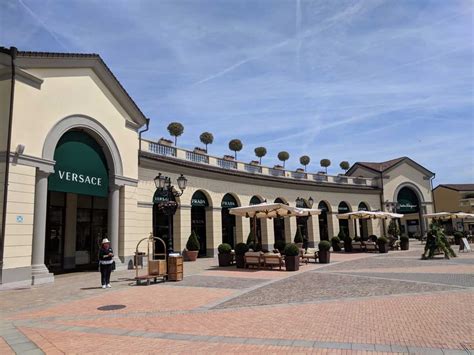 negozi versace serravalle|Designer Outlet Serravalle .